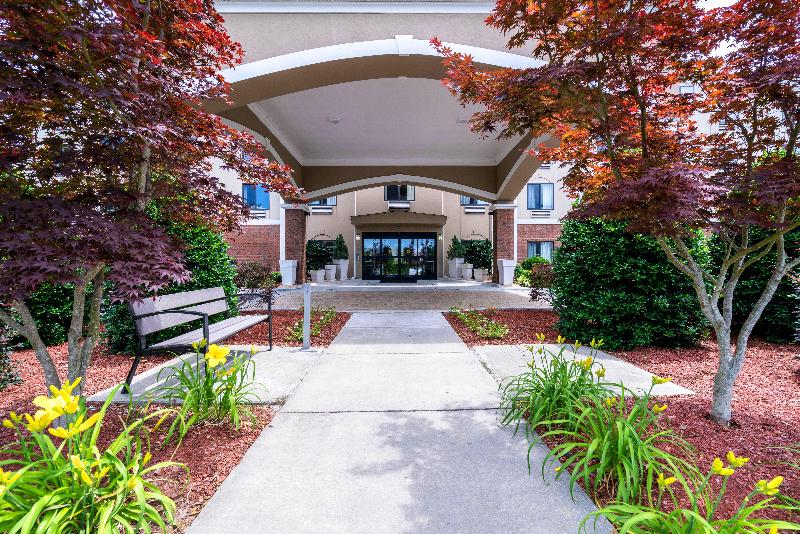 Holiday Inn Express & Suites Roanoke Rapids SE by IHG - photo 7