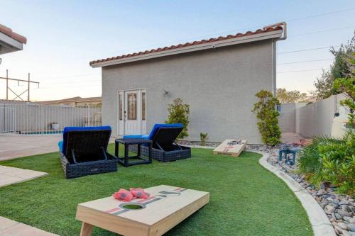 Beautiful 5BR w King Beds Pool & Hot Tub Games