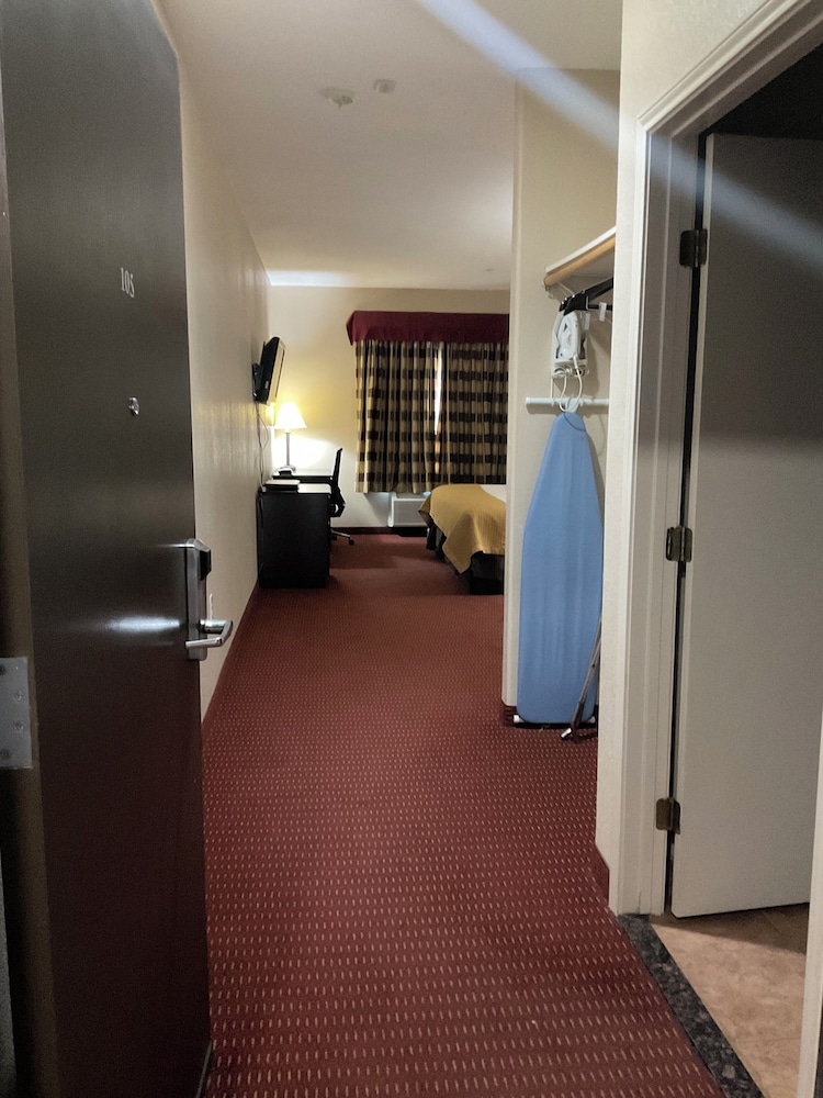 Yorktown Inn And Suites - photo 30