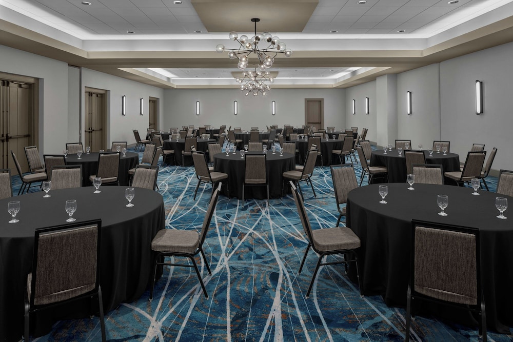 Sheraton Milwaukee Brookfield Hotel - photo 37