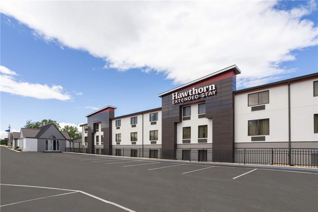 Clarion Inn & Suites - carbon neutral hotel in Chambersburg