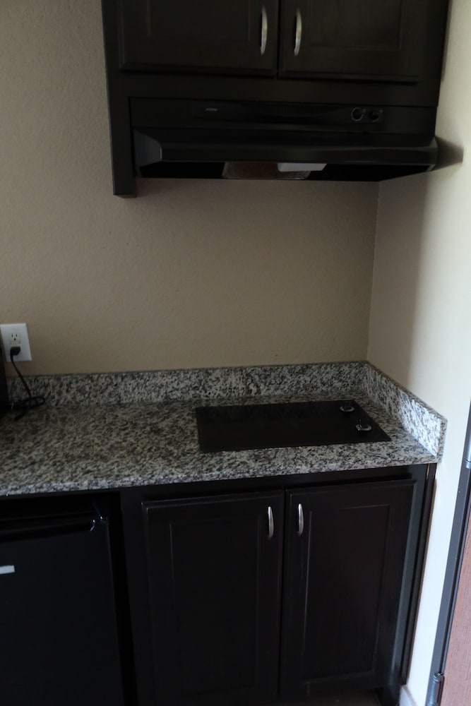 West Worth Inn and Suites - photo 15