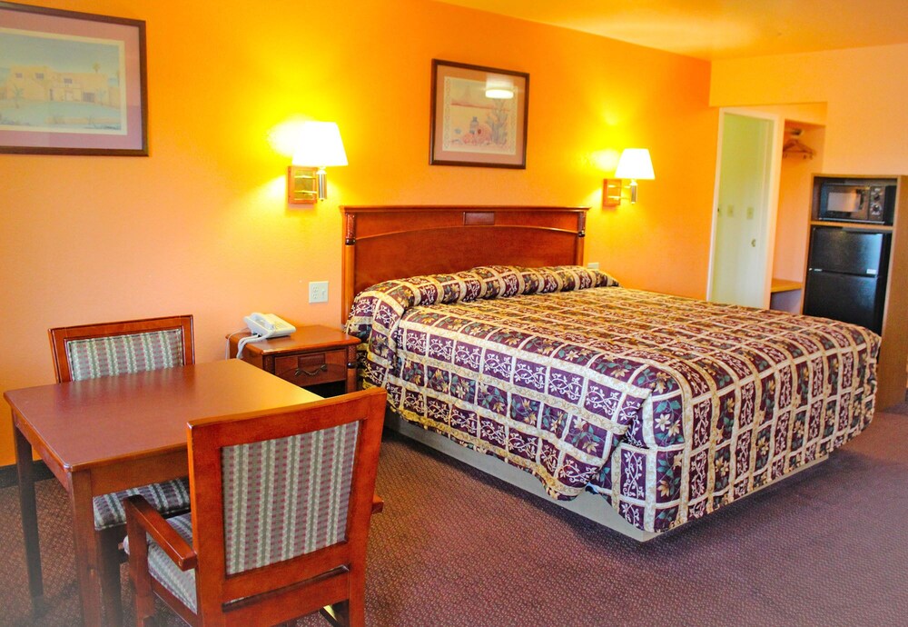 America's Best Inn & Suites Hawthorne - photo 4