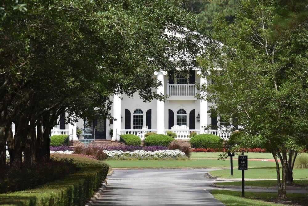 Ground Floor Studio 2503L in Brunswick Plantation Resort with Family Friendly Outdoor Pools Onsite by RedAwning - photo 26