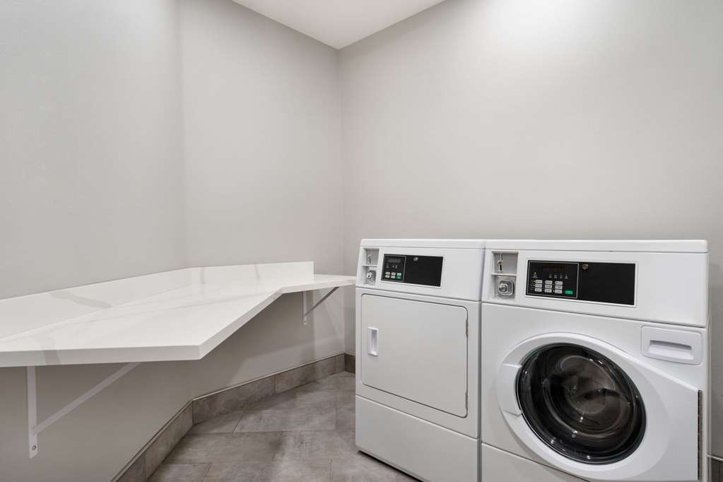 La Quinta Inn & Suites by Wyndham Springfield - photo 42