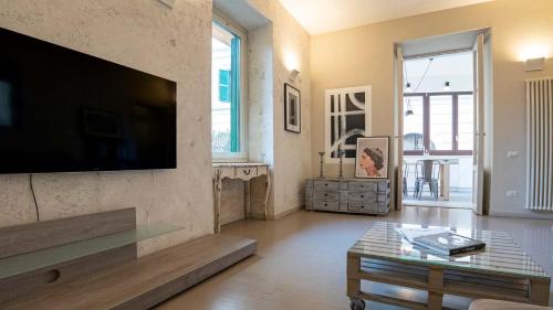 EasyTopStay Trastevere Cozy Nest with Terrace — 4-Star Luxury Hotel in Rome, Italy