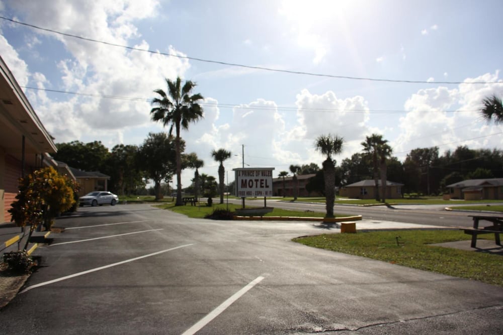 Prince of Wales Motel - photo 25
