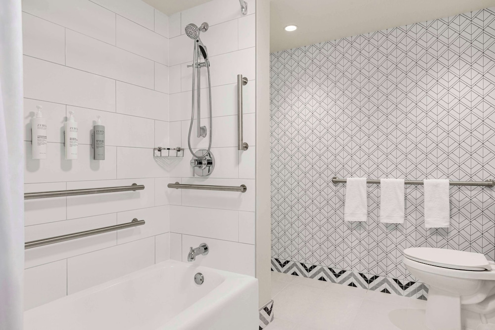 Embassy Suites by Hilton Fort Lauderdale 17th Street - photo 38