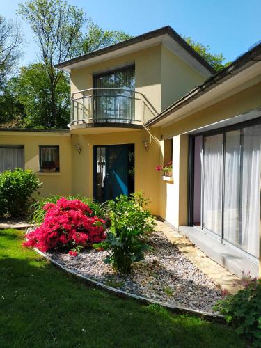 Holly Wood in Ault, France