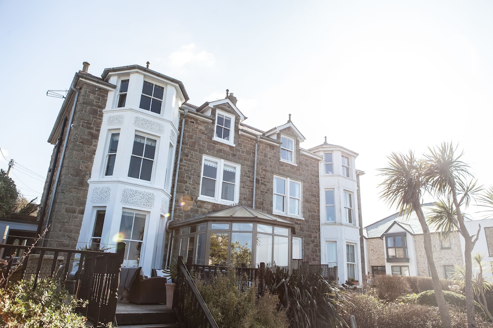 Headland House Luxury B&B — 4-Star Luxury Hotel in St Ives, United Kingdom
