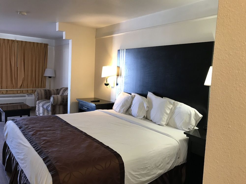 Texas Inn & Suites - photo 15