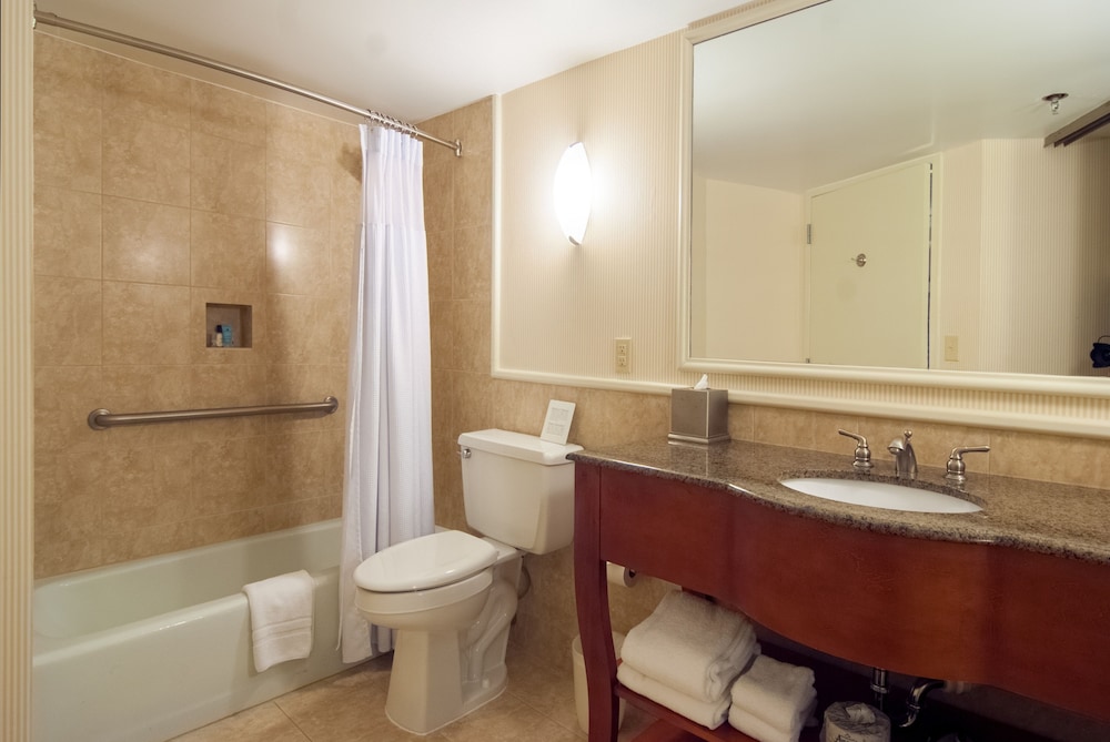 Crowne Plaza Executive Center Baton Rouge by IHG - photo 56