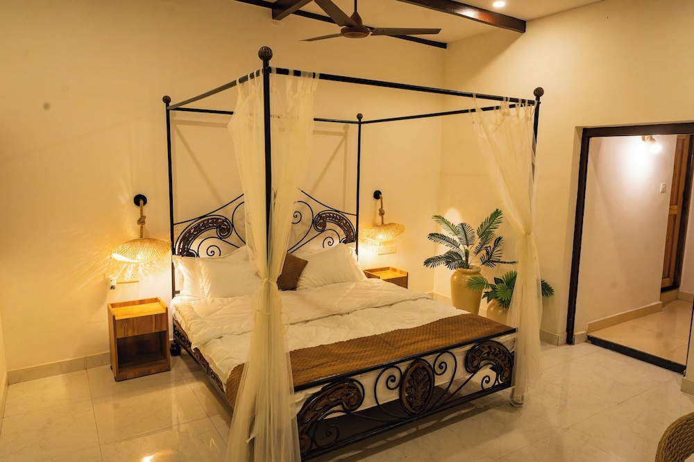 Cali Stays & Cafe By the Bay in Vagator, India