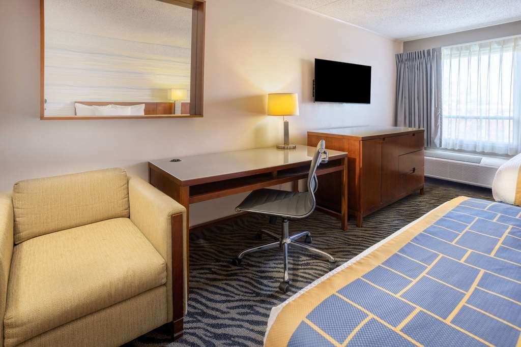 Days Inn by Wyndham Manassas Battlefield - photo 10
