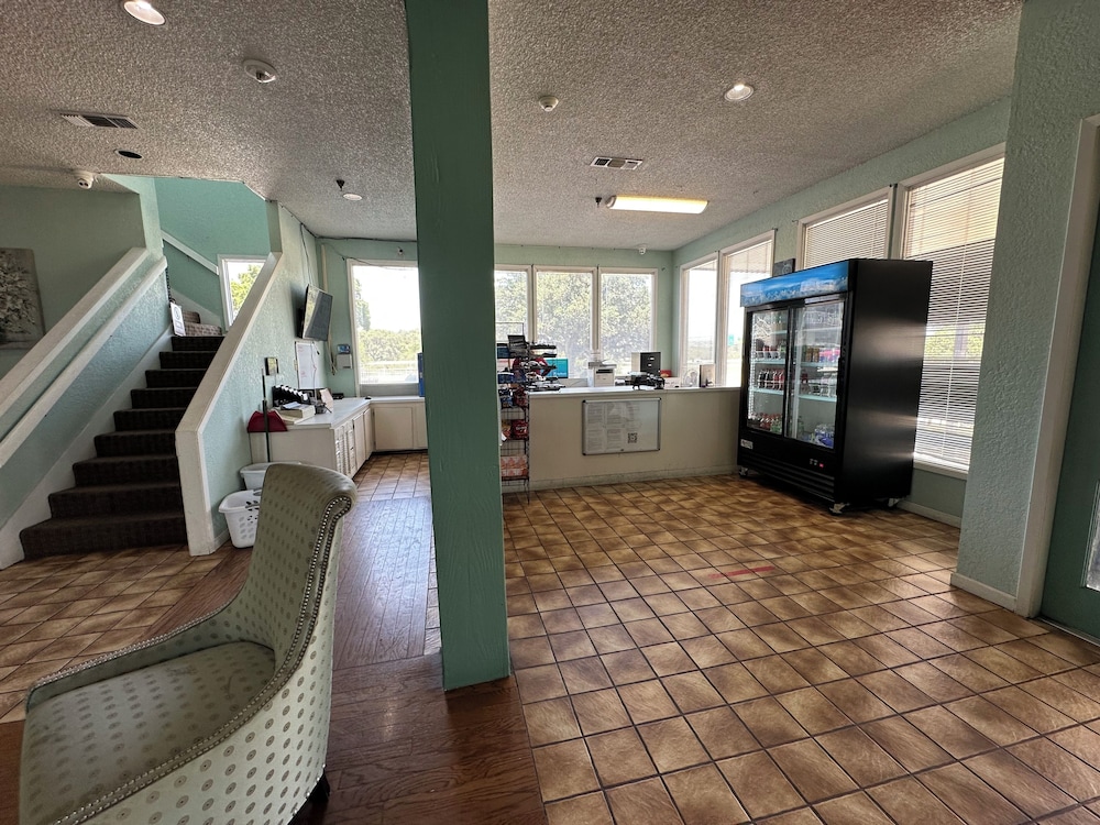 HillView Inn - photo 7