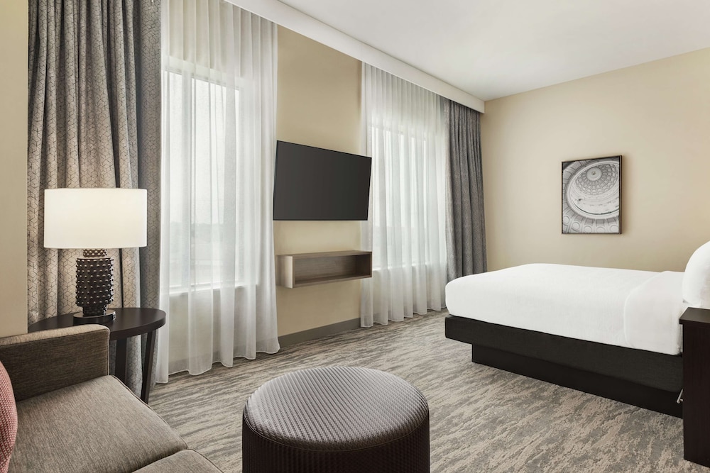 Embassy Suites by Hilton Round Rock - photo 7