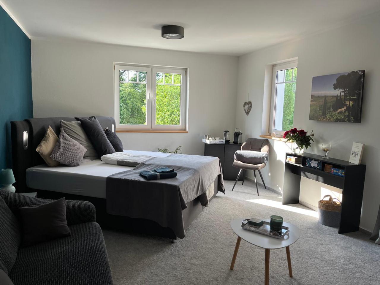 Alternative Zum Hotel Zimmer Im Einfamilienhaus Eigenes Badezimmer Im Flur in Mechernich, Germany