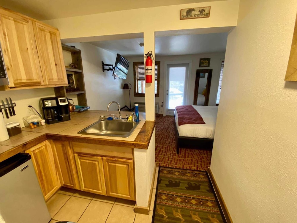 The Green Mountain Falls Lodge - photo 23