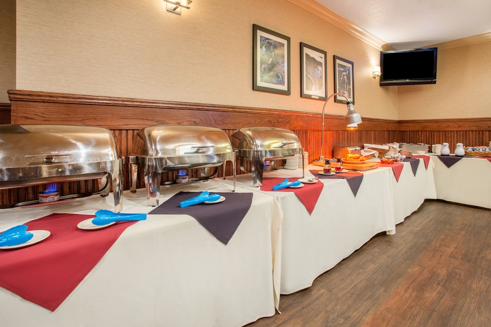 Holiday Inn Auburn by IHG - photo 23
