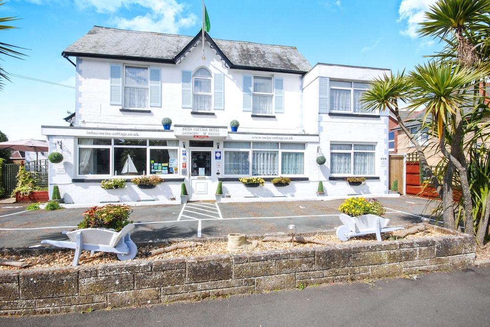 The Swiss Cottage Shanklin — 4-Star Luxury Hotel in Shanklin, United Kingdom