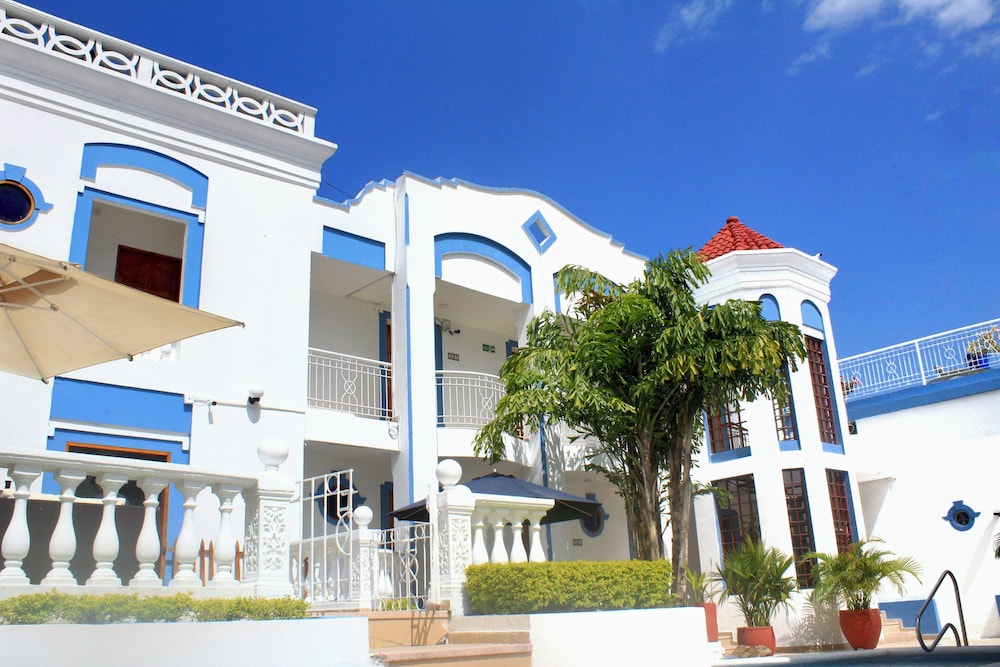 Hotel Corozal Plaza - carbon neutral hotel in Corozal