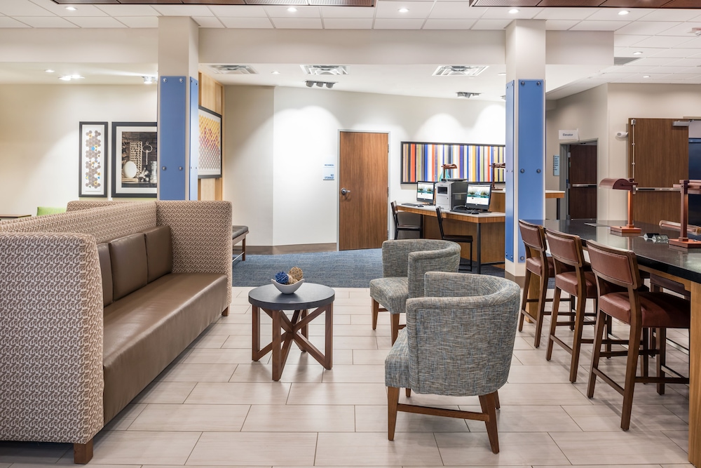 Holiday Inn Express & Suites St. Louis Chesterfield by IHG - photo 41