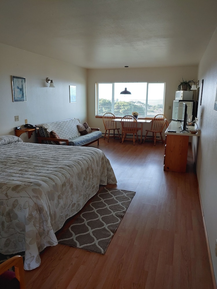 The Dublin House Motel - photo 37