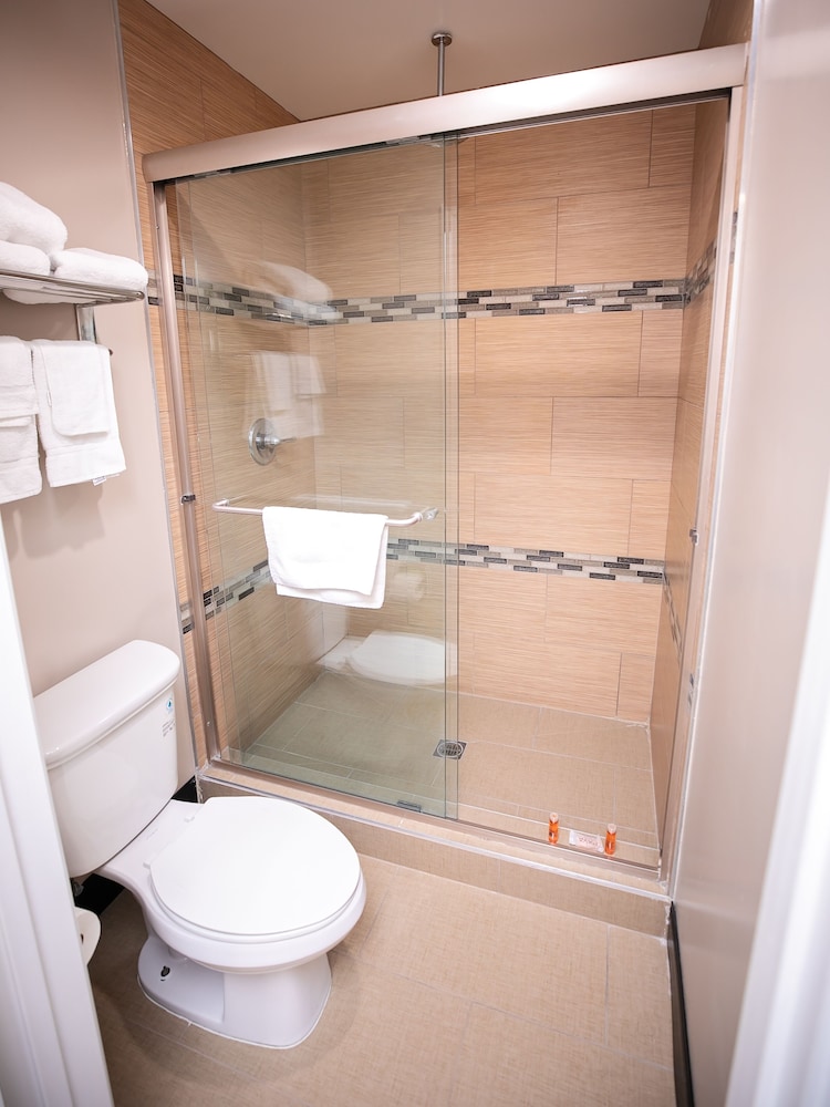 Diamond Bell Inn & Suites - photo 23