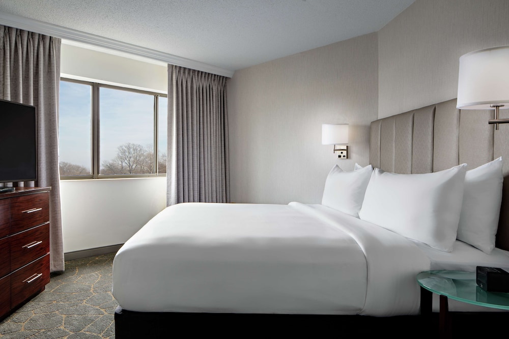 DoubleTree by Hilton Fairfield Hotel & Suites - photo 20