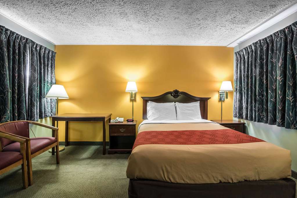 Econo Lodge Brattleboro South - photo 21