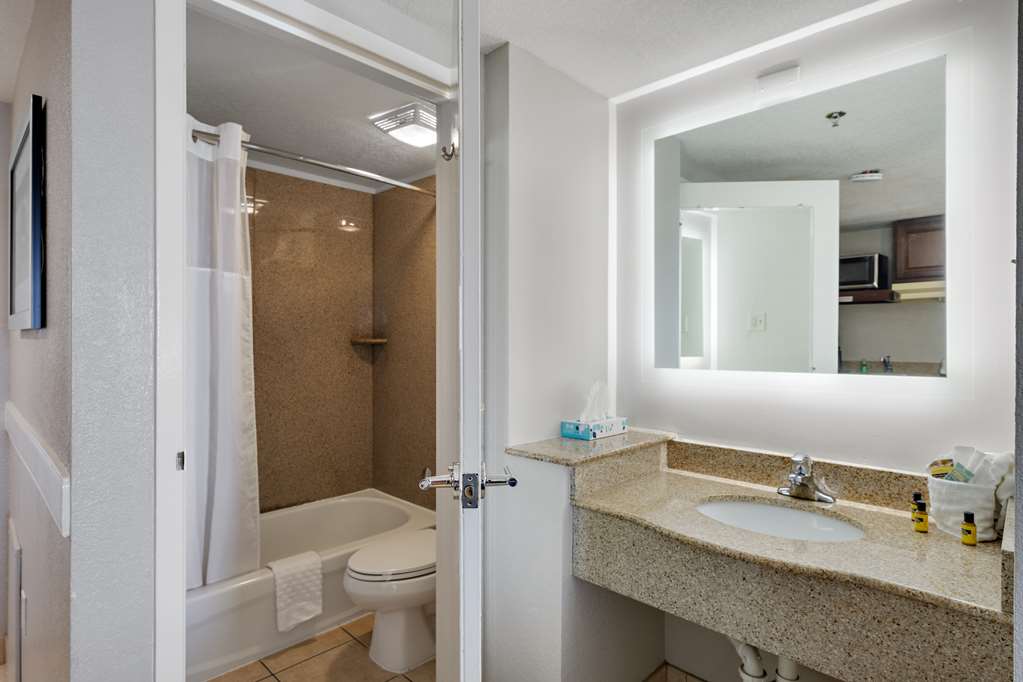 Best Western Plus Holiday Sands Inn & Suites - photo 35