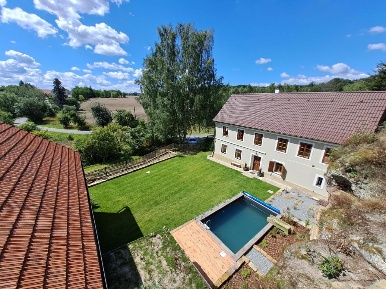 Chalupa Zátyní celý objekt — hotel in Duba