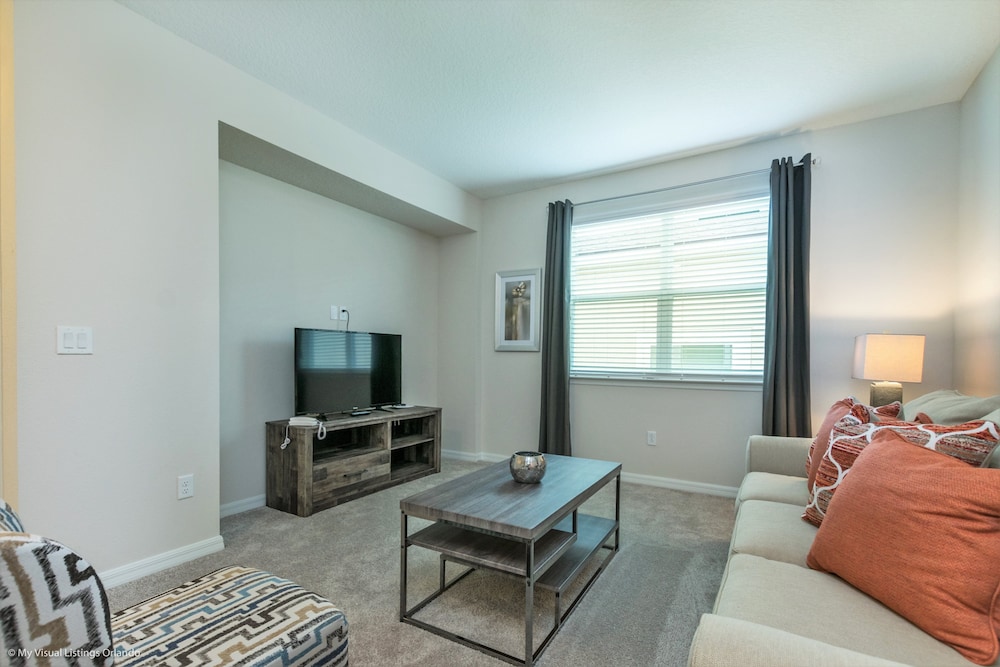 Beautiful 4 Bed With Pool & Spa - photo 37