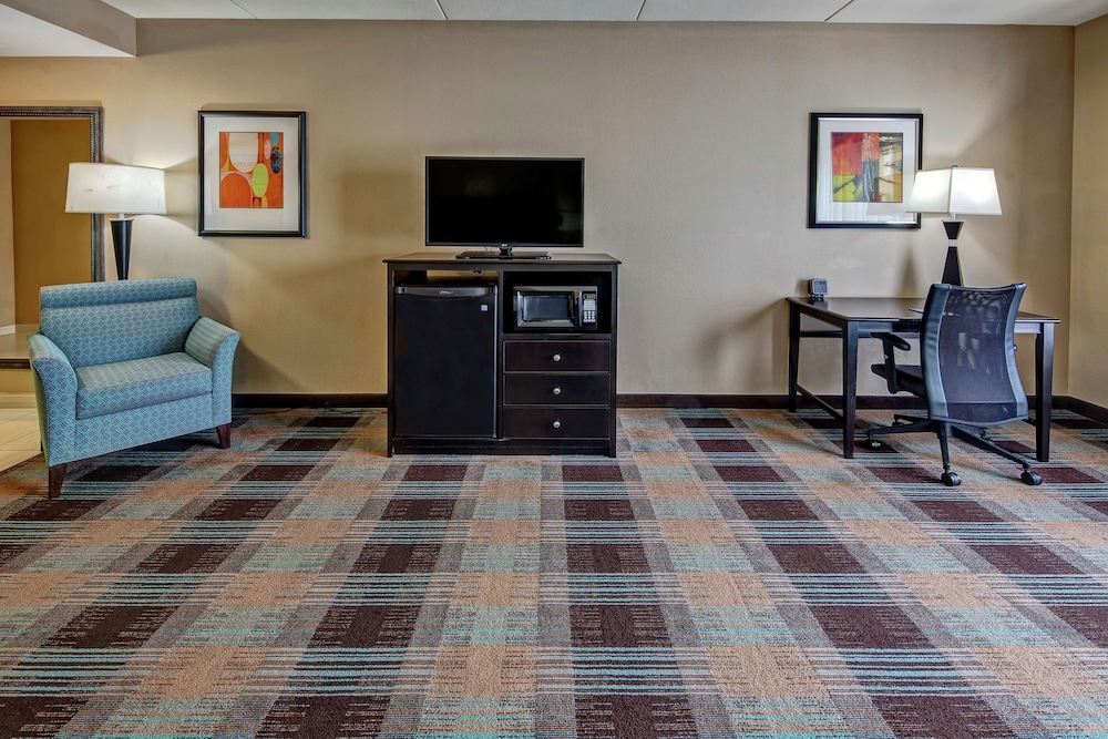 Hampton Inn & Suites Clarksville - photo 19