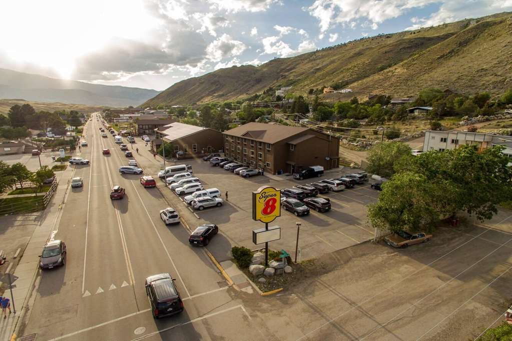 Super 8 by Wyndham Gardiner Yellowstone Park Area - photo 31