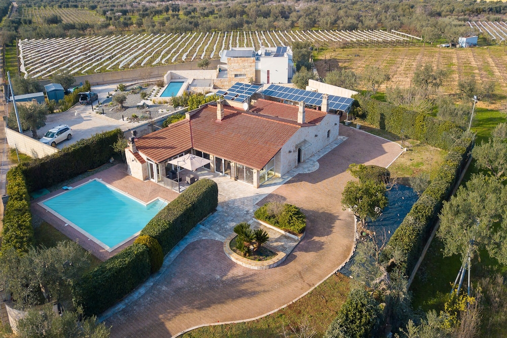 Masseria Pitorre With Pool — 4-Star Luxury Hotel in Conversano, Italy