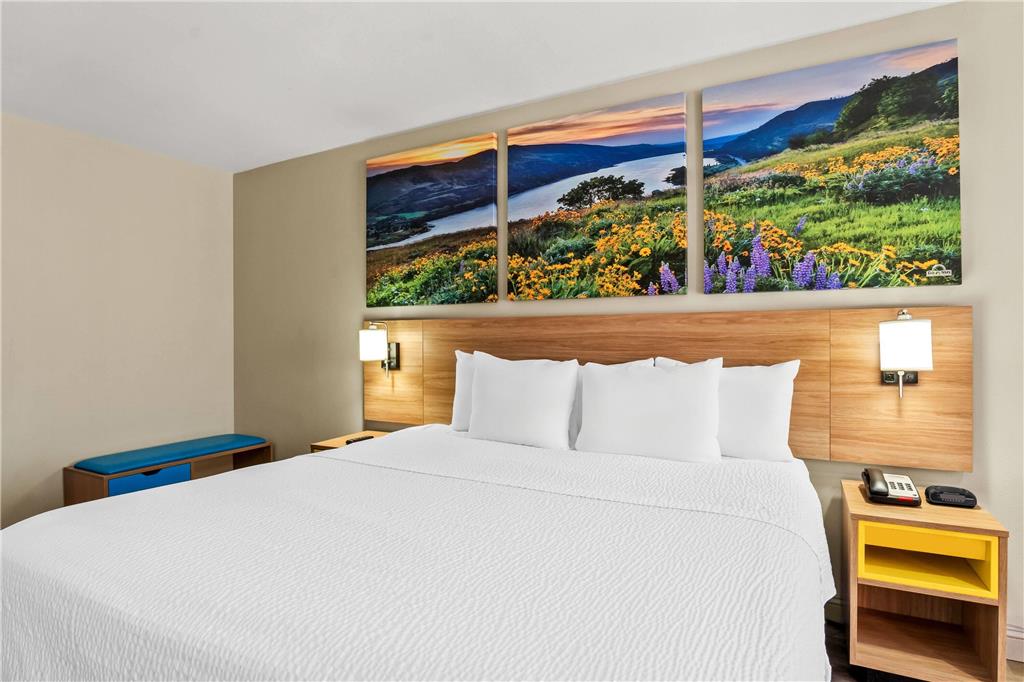 Days Inn by Wyndham Fontana Rialto - photo 31
