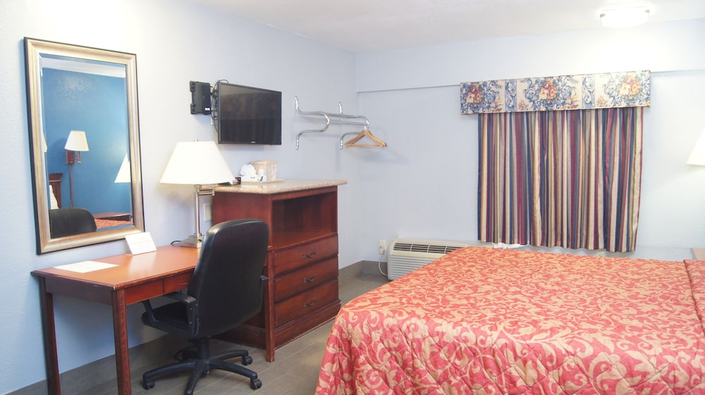 Holiday Lodge & Suites - photo 9