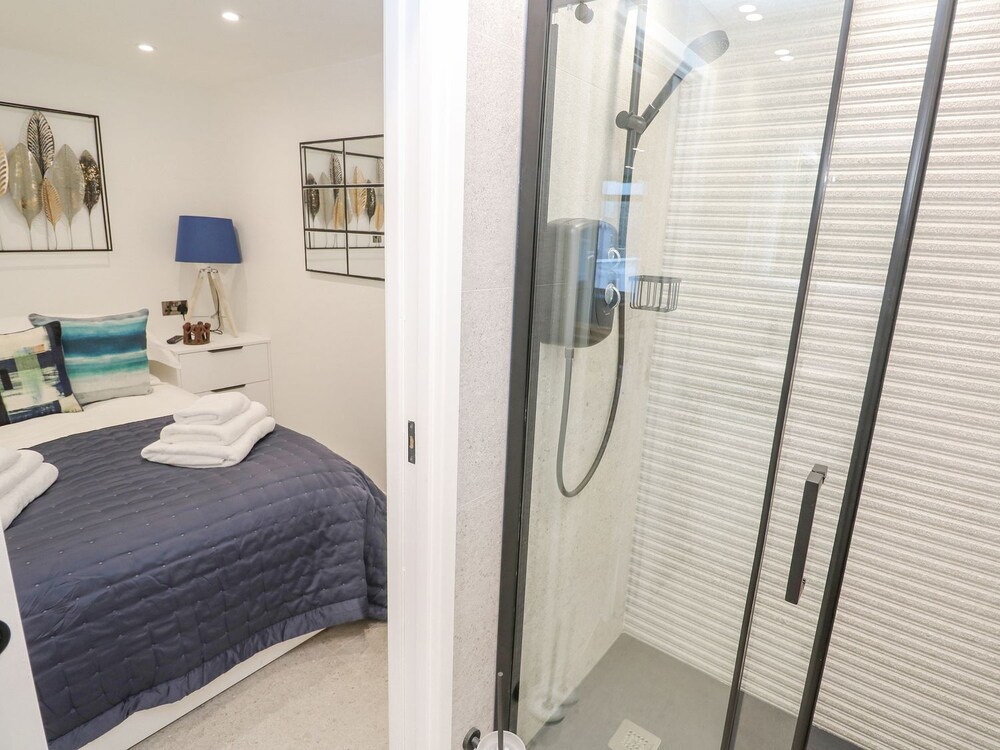 2A Salubrious Terrace — St Ives — photo 4