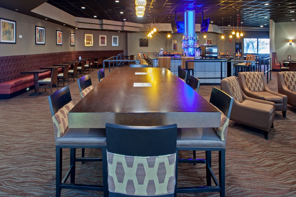 Holiday Inn Evansville Airport - photo 14
