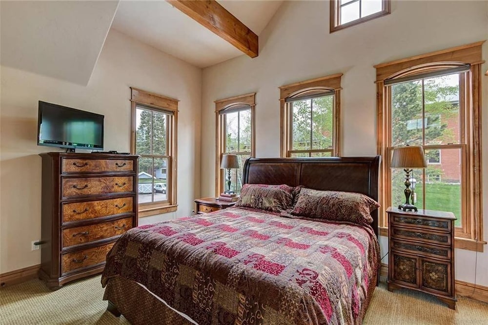 Majestic Mountain Views Breckenridge Hot Tub - photo 3