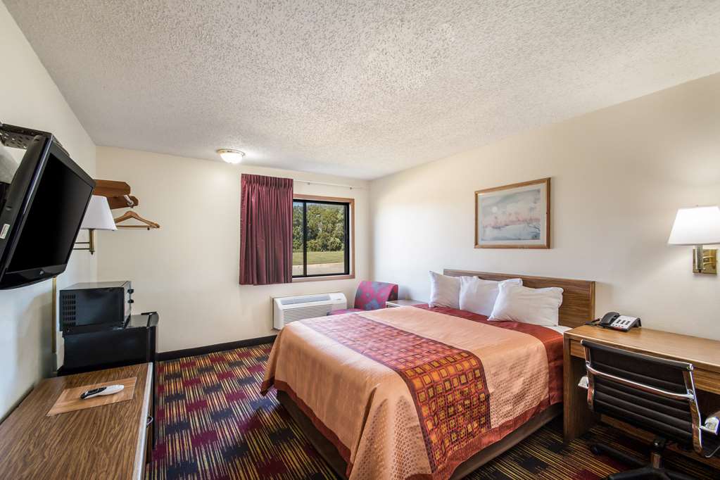 Americas Best Value Inn & Suites Harrisonville - photo 10
