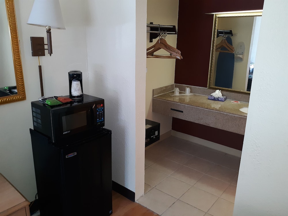 OYO Hotel Phoenix City - photo 21