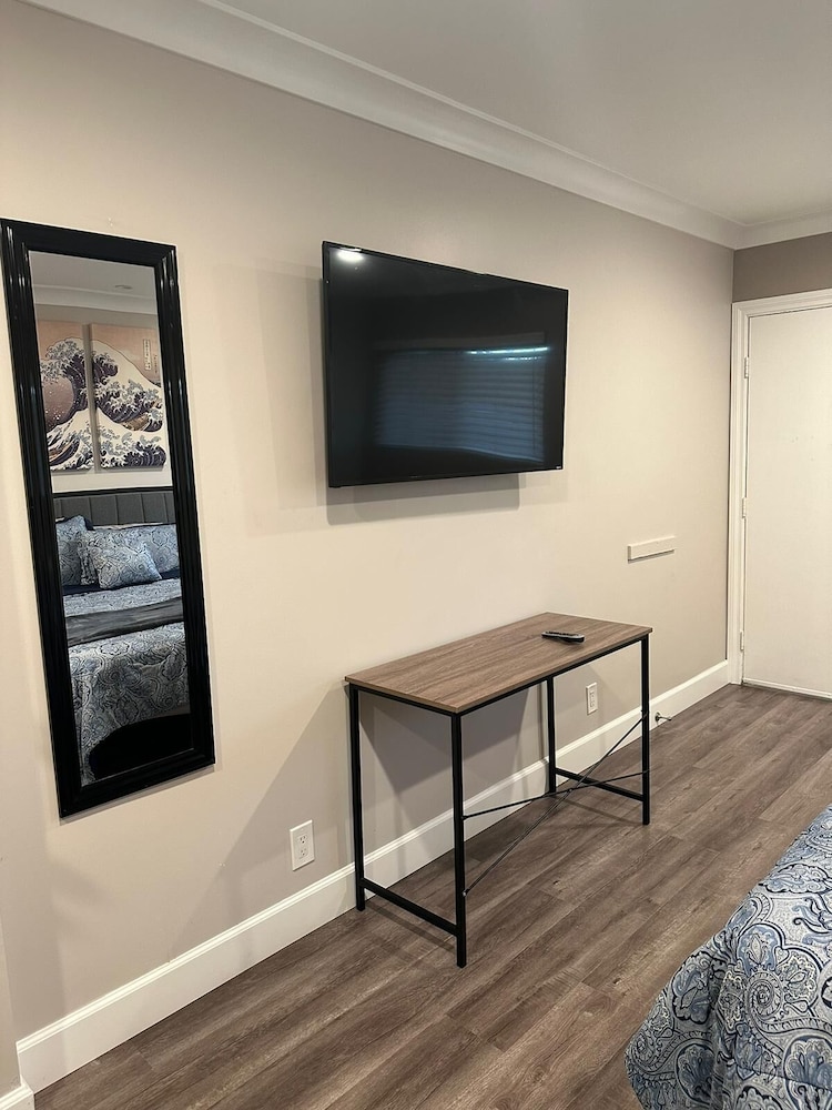 Anaheim Executive Inn & Suites - photo 86