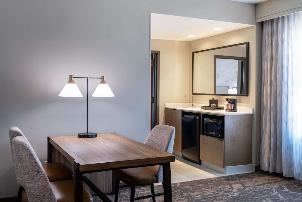 Embassy Suites by Hilton Albuquerque - photo 21