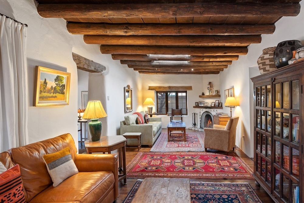 Garcia St. Adobe Historic District Close to Canyon Road Three Master Bedrooms Great Outdoor Space - photo 8