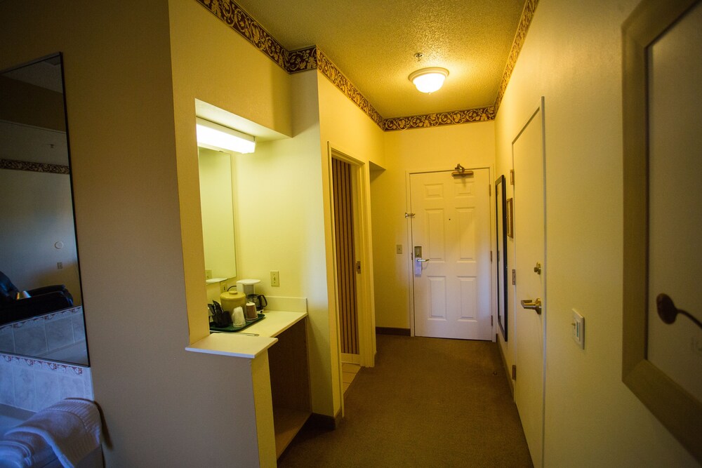 Chisholm Inn & Suites - photo 13