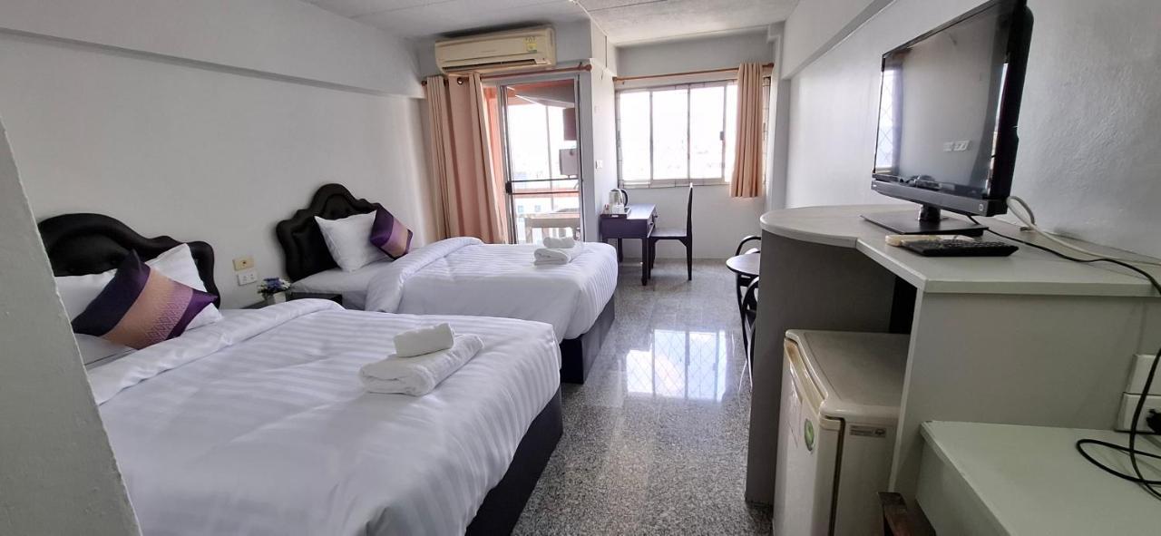 Petchphiroon Apartment