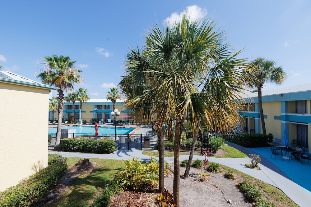 Garnet Inn & Suites Orlando - photo 110