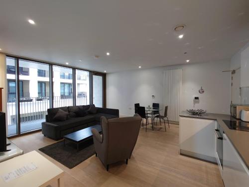 Fully Serviced One Bed Apartment in RW — 4-Star Luxury Hotel in London, United Kingdom